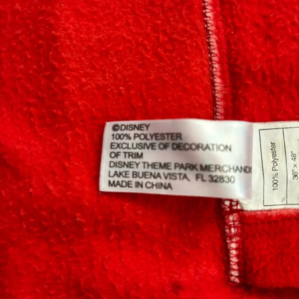 DISNEY RESORT‎ REINDEER ROUNDUP BLANKET RED FOLD IN POCKET 36